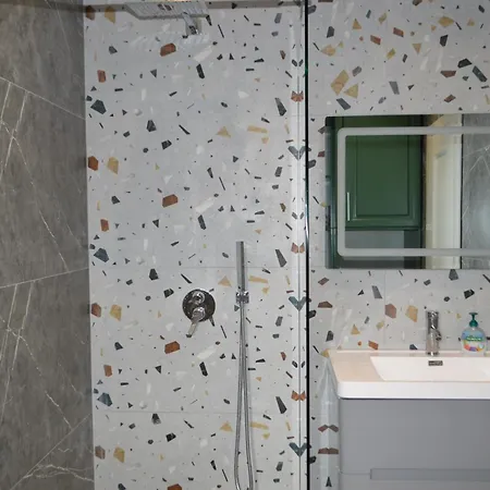 Getaway - * Τίρανα